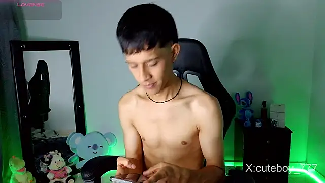 Snapshot of Danny_cute_05 chatting on November 29, 2025, 4:45 am Danny cute 05 online show from November 29, 2025, 4:45 am