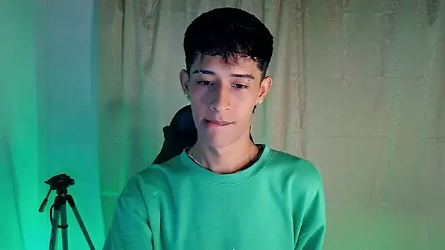 Snapshot of Danny_cute_05 chatting on February 15, 2026, 4:57 am Danny cute 05 online show from February 15, 2026, 4:57 am