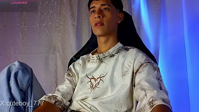 Snapshot of Danny_cute_05 chatting on February 5, 2026, 12:50 am Danny cute 05 online show from February 5, 2026, 12:50 am