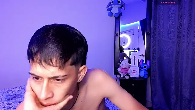 Snapshot of Danny_cute_05 chatting on October 9, 2025, 1:17 am Danny cute 05 online show from October 9, 2025, 1:17 am