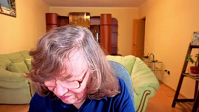 Betty Brick online show from November 30, 2025, 10:32 pm