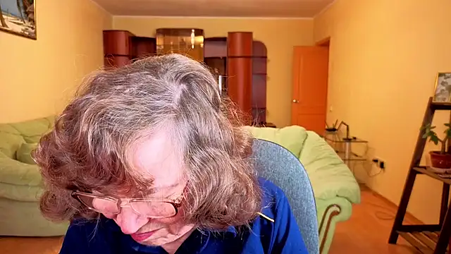 Betty Brick online show from December 2, 2025, 5:03 pm