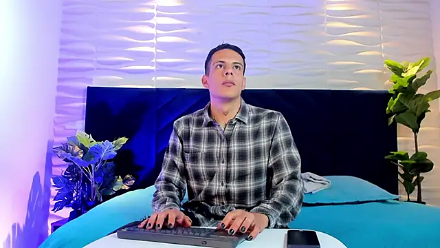 Dustin Sonne online show from April 12, 2026, 3:32 am