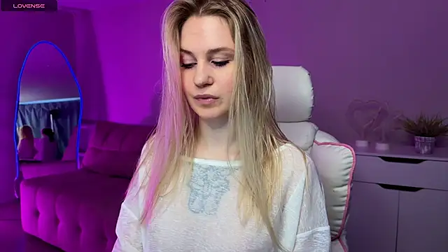 Sofia Kenwood online show from April 4, 2026, 3:02 am