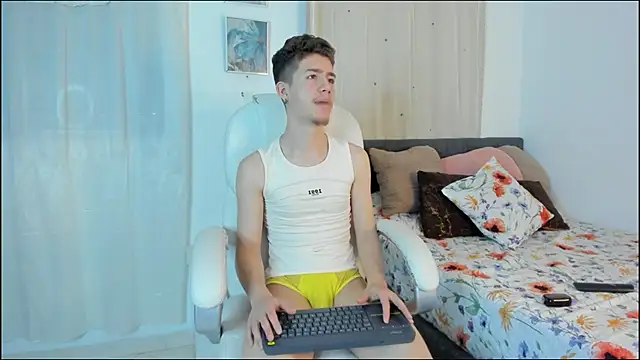 ThiagooJames online show from October 31, 2025, 12:51 am