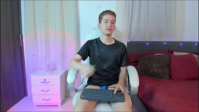 ThiagooJames online show from January 6, 2026, 3:32 am