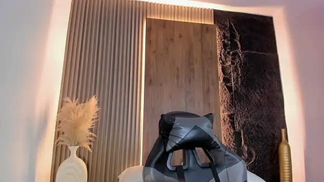 evelin lopezz online show from October 28, 2025, 2:23 am