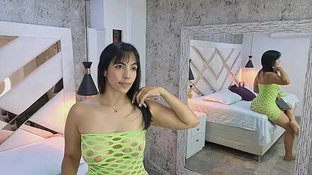 Saara evans  online show from November 7, 2025, 7:51 pm