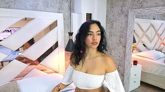 Saara evans  online show from September 12, 2025, 7:35 pm