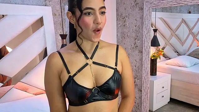 Saara evans  online show from September 8, 2025, 8:08 pm