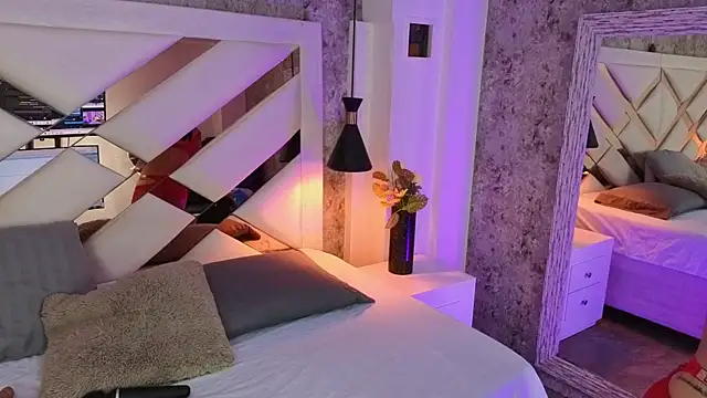 Saara evans  online show from October 7, 2025, 8:10 pm