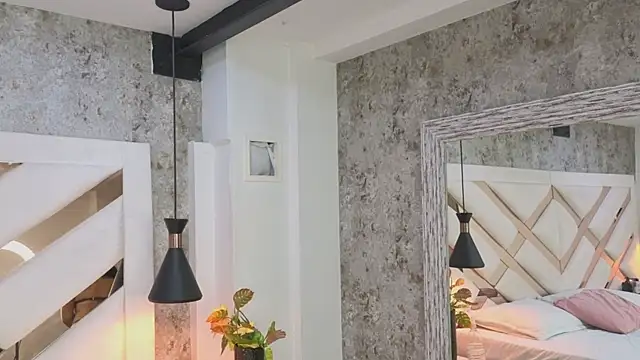 Saara evans  online show from October 19, 2025, 7:49 pm