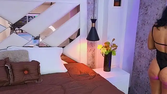 Saara evans  online show from September 23, 2025, 8:16 pm