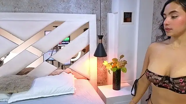 Saara evans  online show from September 13, 2025, 8:09 pm