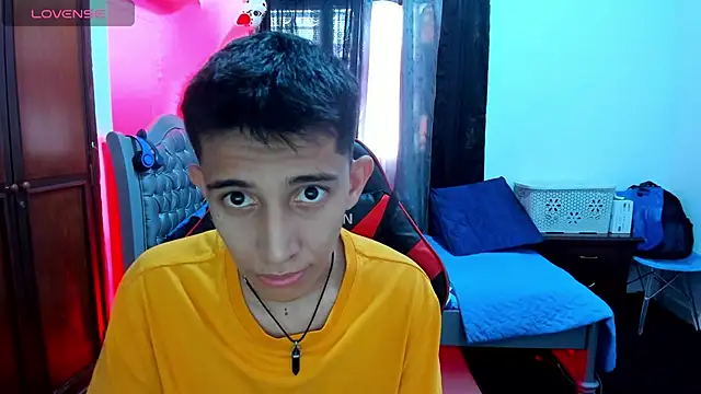 Snapshot of gomitaboy_1 chatting on December 4, 2025, 8:30 pm gomitaboy 1 online show from December 4, 2025, 8:30 pm