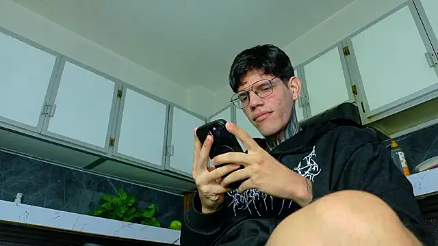 Snapshot of david_huge chatting on February 20, 2026, 3:36 am david huge online show from February 20, 2026, 3:36 am