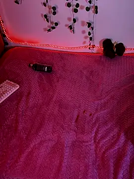 collins Daph online show from October 25, 2025, 3:34 pm