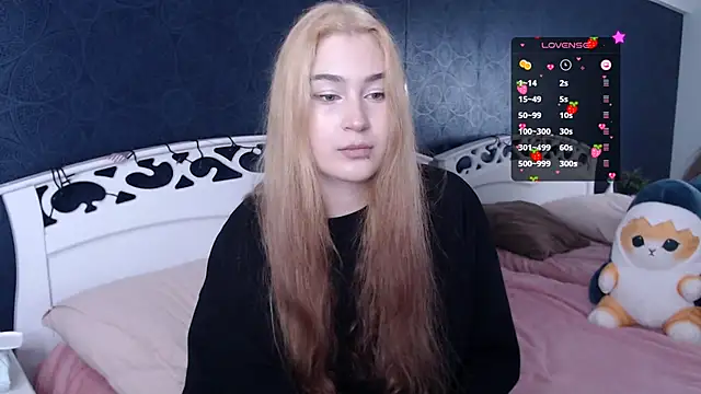 Snapshot of Lili_Luuu chatting on October 16, 2025, 2:42 am Lili Luuu online show from October 16, 2025, 2:42 am