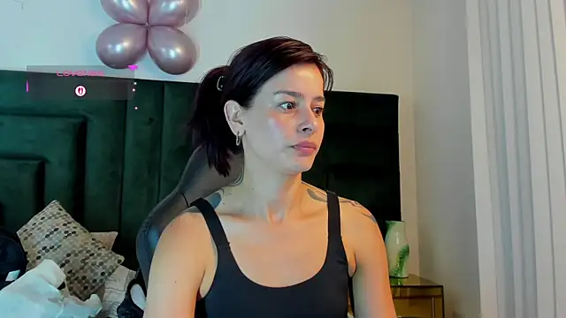 valerieMattson online show from December 16, 2025, 5:28 pm