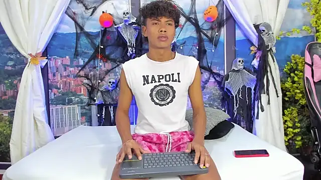 MilthonDelis online show from October 24, 2025, 2:54 am