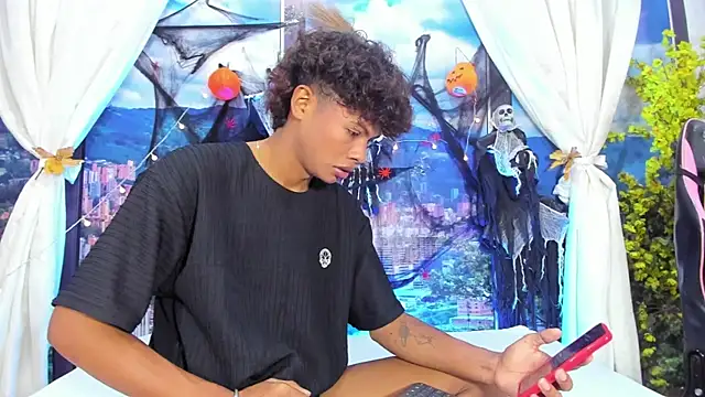 MilthonDelis online show from October 22, 2025, 3:28 am