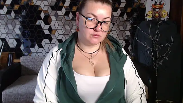 Snapshot of NikaSkylink chatting on April 14, 2026, 4:50 am NikaSkylink online show from April 14, 2026, 4:50 am