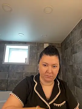 Snapshot of Liza_Will chatting on April 3, 2026, 9:49 am Liza Will online show from April 3, 2026, 9:49 am