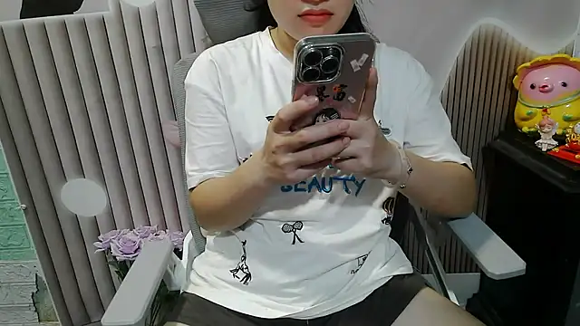 Snapshot of Emachiii chatting on October 2, 2025, 12:36 am Emachiii online show from October 2, 2025, 12:36 am