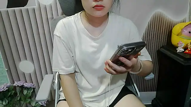 Snapshot of Emachiii chatting on October 7, 2025, 1:56 pm Emachiii online show from October 7, 2025, 1:56 pm