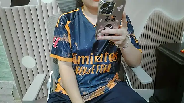 Snapshot of Emachiii chatting on September 9, 2025, 12:25 pm Emachiii online show from September 9, 2025, 12:25 pm