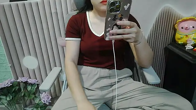 Snapshot of Emachiii chatting on October 9, 2025, 1:06 am Emachiii online show from October 9, 2025, 1:06 am