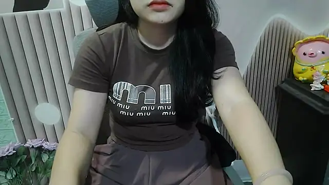 Snapshot of Emachiii chatting on October 12, 2025, 5:53 am Emachiii online show from October 12, 2025, 5:53 am