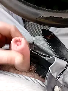 Snapshot of Kubous chatting on November 19, 2025, 2:39 pm Kubous online show from November 19, 2025, 2:39 pm