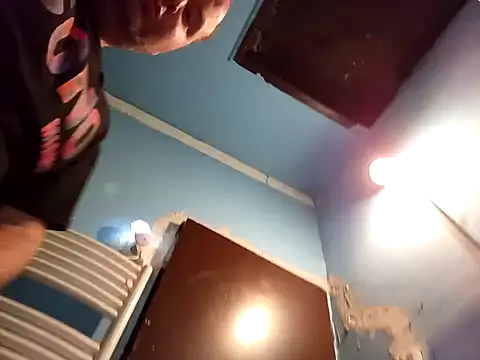 Snapshot of Kubous chatting on November 18, 2025, 7:06 pm Kubous online show from November 18, 2025, 7:06 pm