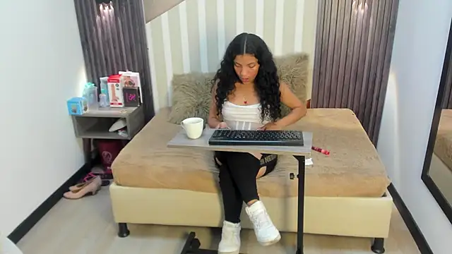 Snapshot of LittleeStar chatting on June 11, 2026, 2:53 am LittleeStar online show from June 11, 2026, 2:53 am