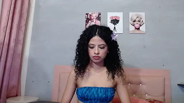 Snapshot of Adut_Akech chatting on September 23, 2025, 12:12 pm Adut Akech online show from September 23, 2025, 12:12 pm