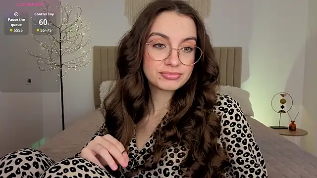 Real cutie1 online show from May 30, 2026, 1:06 pm