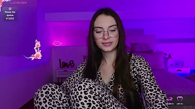 Real cutie1 online show from October 21, 2025, 9:25 pm