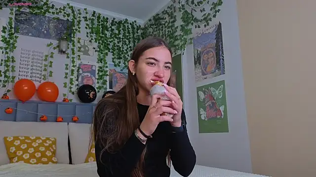 Ashley Pierce online show from November 3, 2025, 6:18 am