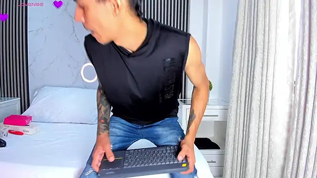 JackAndRosse  online show from June 15, 2026, 1:22 pm