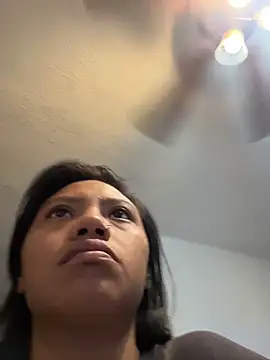 Snapshot of Nia_Desire chatting on May 27, 2026, 8:43 am Nia Desire online show from May 27, 2026, 8:43 am