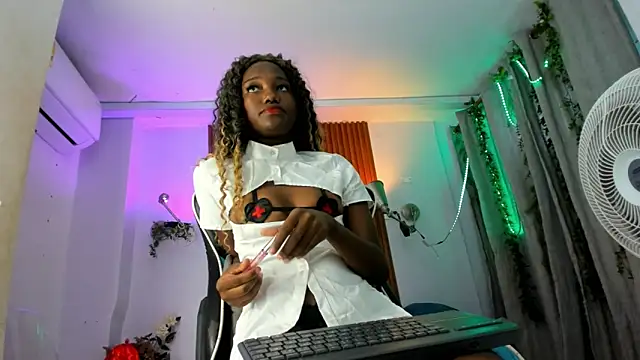 Evaa 18 online show from October 23, 2025, 5:55 pm