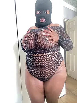 Snapshot of curvywithbigtitties chatting on July 29, 2026, 11:20 am curvywithbigtitties online show from July 29, 2026, 11:20 am