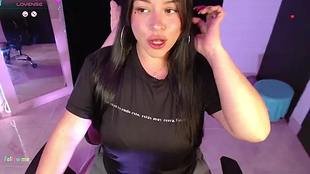 Snapshot of Danniela20 chatting on March 2, 2026, 3:51 am Danniela20 online show from March 2, 2026, 3:51 am