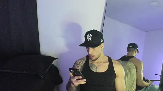 ThiagoLugo online show from November 22, 2025, 4:33 am