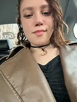 lucy-joy online show from October 3, 2025, 11:12 am