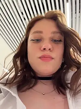 lucy-joy online show from May 21, 2026, 11:51 am