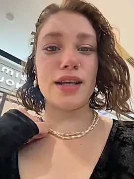 lucy-joy online show from October 5, 2025, 11:34 am