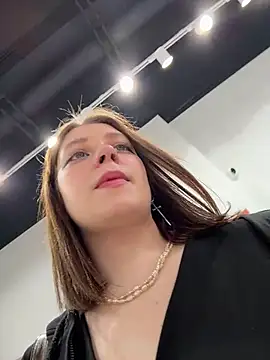 lucy-joy online show from February 4, 2026, 11:16 am