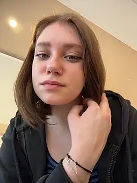 lucy-joy online show from April 7, 2026, 10:06 am